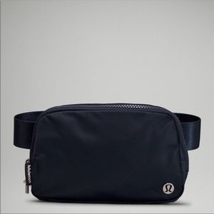 Lululemon Everywhere Belt Bag (True Navy)